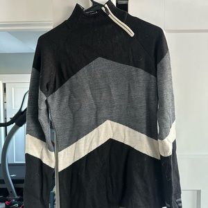 Women’s Smartwool black and white sweater with zipper